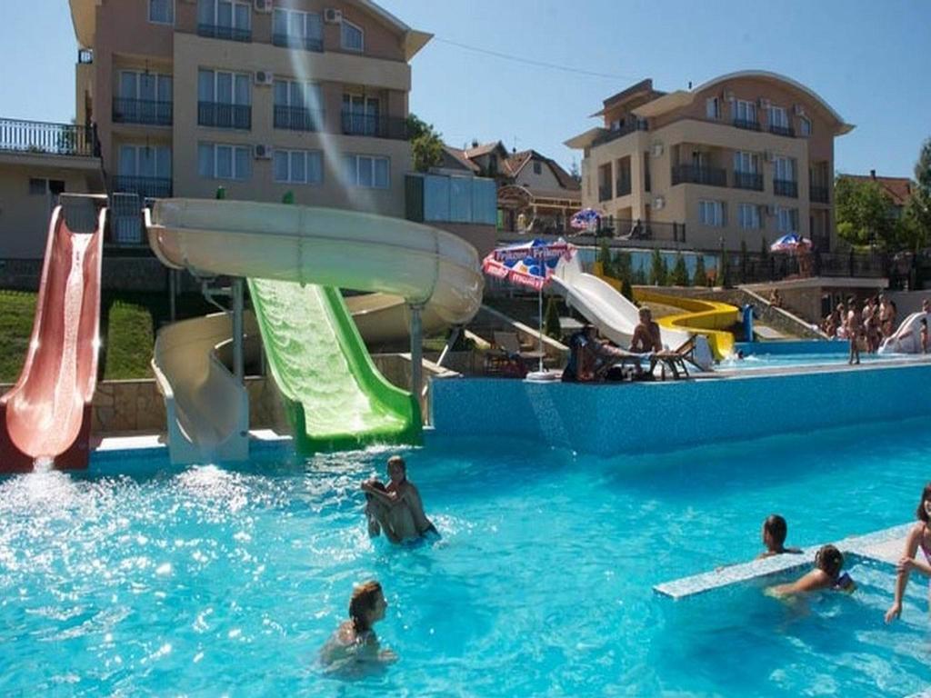 Sunny Hill Apartments & Aqua Park Vrnjačka Banja Kültér fotó