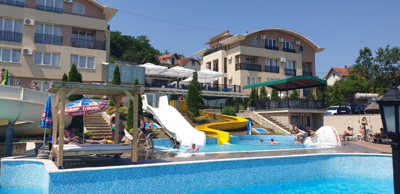 Sunny Hill Apartments & Aqua Park Vrnjačka Banja Kültér fotó